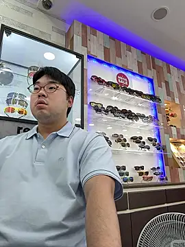 Snapshot of gayfucuxuc chatting on 09.24.25 gayfucuxuc online show from 09.24.25