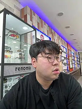 Snapshot of gayfucuxuc chatting on 12.02.25 gayfucuxuc online show from 12.02.25