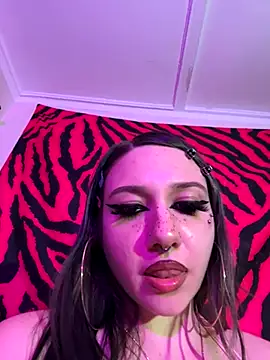 Snapshot of GoddessJemma chatting on 10.05.25 GoddessJemma online show from 10.05.25