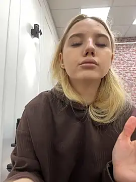 Sky Cutie online show from 10.31.25