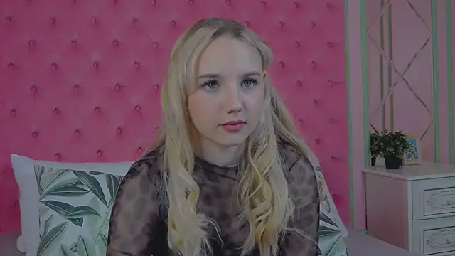 Sky Cutie online show from 11.07.25