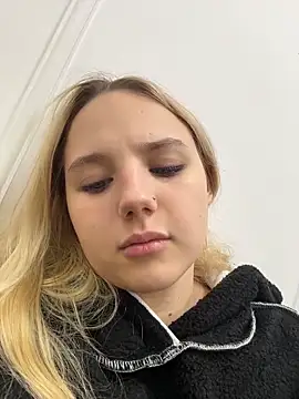 Sky Cutie online show from 11.15.25