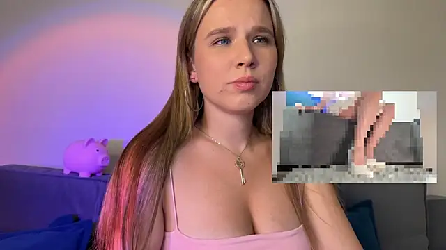 Snapshot of GoddessRoss chatting on 10.03.25 GoddessRoss online show from 10.03.25