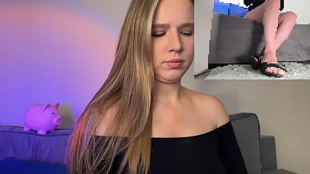 Snapshot of GoddessRoss chatting on 10.07.25 GoddessRoss online show from 10.07.25