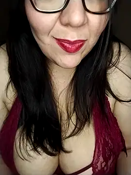 Snapshot of lucecitaxxx chatting on 10.26.25 lucecitaxxx online show from 10.26.25