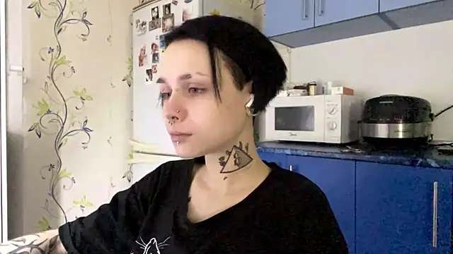 Snapshot of CandaceBlaze chatting on 10.03.25 CandaceBlaze online show from 10.03.25