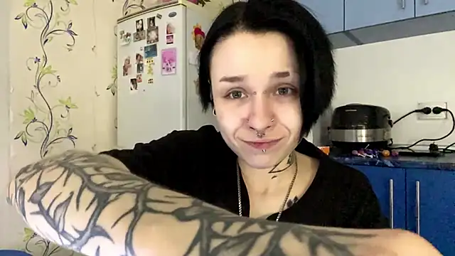 Snapshot of CandaceBlaze chatting on 10.04.25 CandaceBlaze online show from 10.04.25