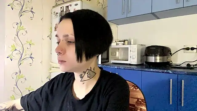 Snapshot of CandaceBlaze chatting on 10.08.25 CandaceBlaze online show from 10.08.25