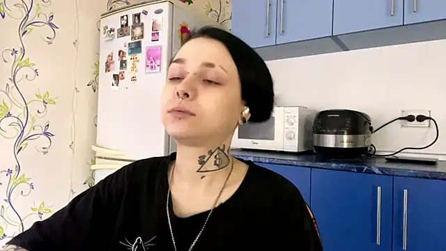 Snapshot of CandaceBlaze chatting on 10.13.25 CandaceBlaze online show from 10.13.25