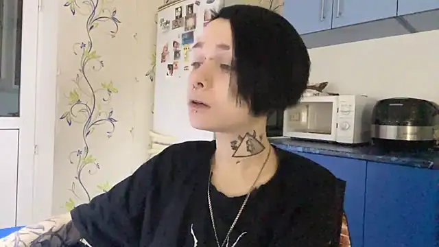 Snapshot of CandaceBlaze chatting on 10.15.25 CandaceBlaze online show from 10.15.25