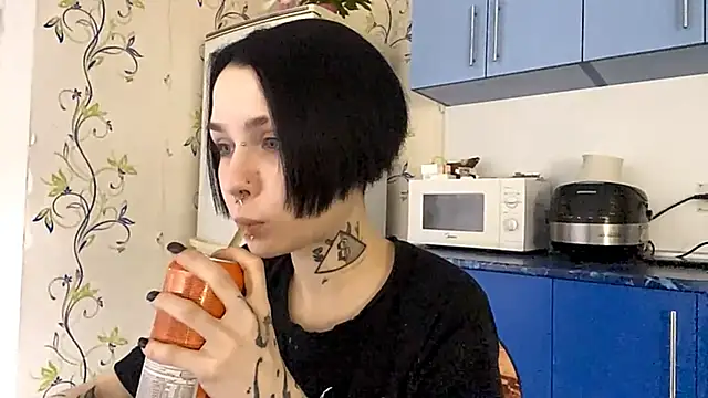 Snapshot of CandaceBlaze chatting on 10.17.25 CandaceBlaze online show from 10.17.25