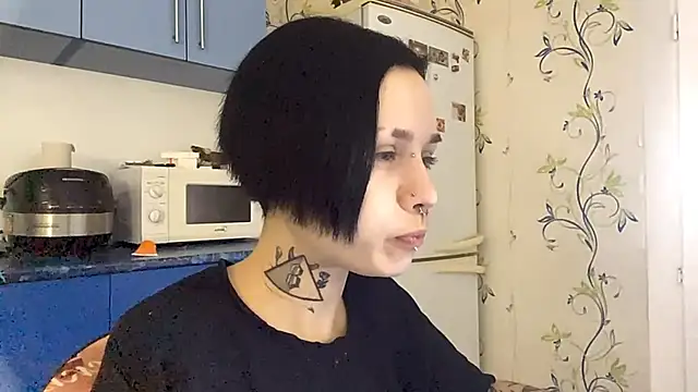 Snapshot of CandaceBlaze chatting on 10.19.25 CandaceBlaze online show from 10.19.25