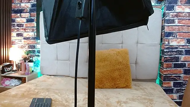 marilunabrown303av online show from 10.28.25