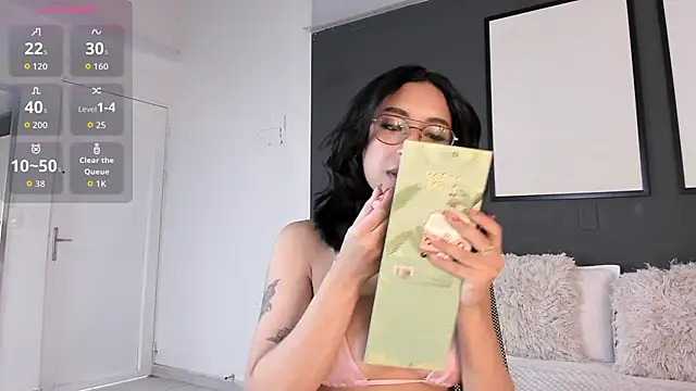 Snapshot of ErikaGil chatting on 10.18.25 ErikaGil online show from 10.18.25