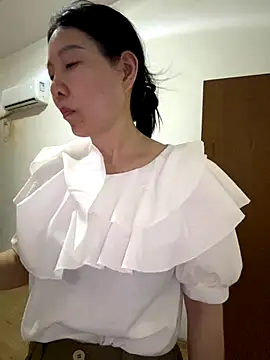 Snapshot of xiiuuff18 chatting on 09.30.25 xiiuuff18 online show from 09.30.25