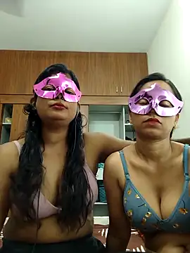 Snapshot of your_chandni04 chatting on 10.10.25 your chandni04 online show from 10.10.25