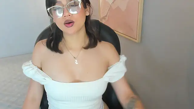 Snapshot of Julieth_brown_ chatting on 10.23.25 Julieth brown online show from 10.23.25