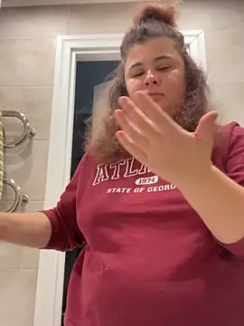 Snapshot of AliceCurlyX chatting on 11.27.25 AliceCurlyX online show from 11.27.25