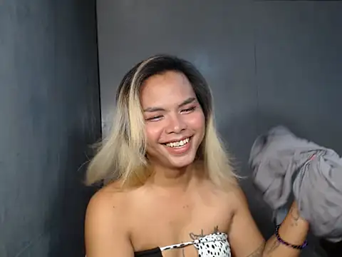 Snapshot of midnight_mariaxx chatting on 11.13.25 midnight mariaxx online show from 11.13.25