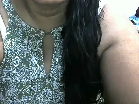 Snapshot of bosemalini chatting on 10.05.25 bosemalini online show from 10.05.25