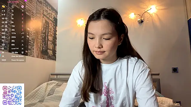 KiraVelvet online show from 09.19.25