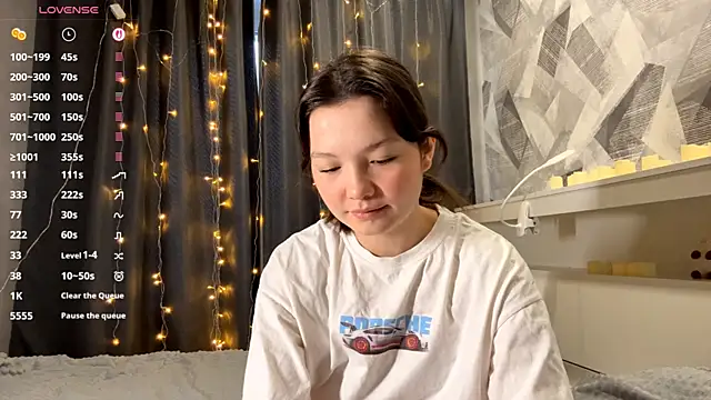 KiraVelvet online show from 11.30.25