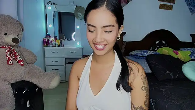 Snapshot of mia_yireth chatting on 10.09.25 mia yireth online show from 10.09.25