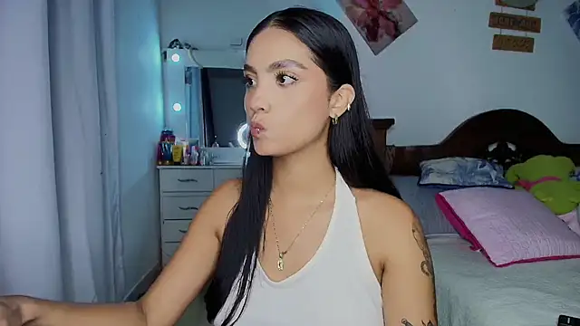 Snapshot of mia_yireth chatting on 10.14.25 mia yireth online show from 10.14.25