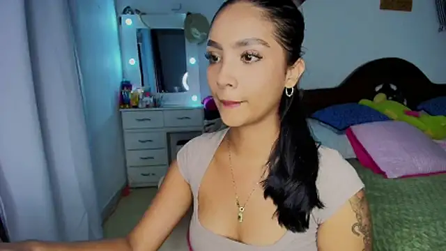 Snapshot of mia_yireth chatting on 10.19.25 mia yireth online show from 10.19.25