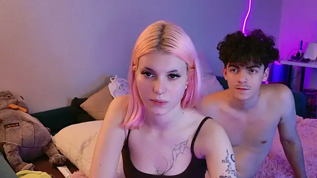 Snapshot of Alice18James chatting on 09.08.25 Alice18James online show from 09.08.25