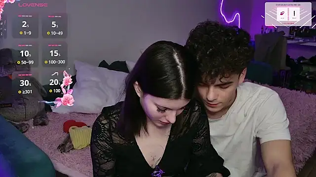 Snapshot of Alice18James chatting on 10.07.25 Alice18James online show from 10.07.25