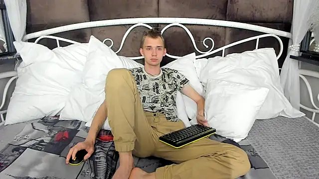 Snapshot of TimBlaks chatting on 10.03.25 TimBlaks online show from 10.03.25