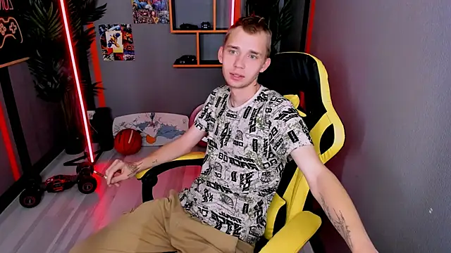 Snapshot of TimBlaks chatting on 10.05.25 TimBlaks online show from 10.05.25