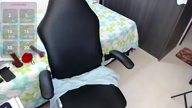 Snapshot of aynarakiss chatting on 10.01.25 aynarakiss online show from 10.01.25