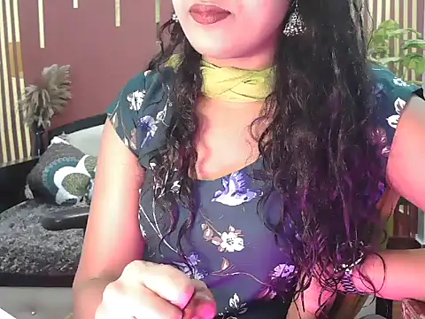 Snapshot of shaalu_sharma chatting on 10.11.25 shaalu sharma online show from 10.11.25