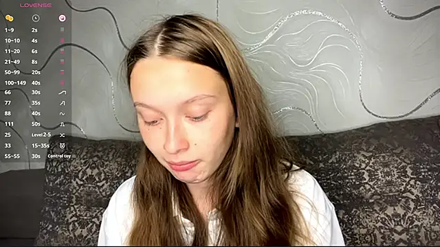 Snapshot of CharlynDini chatting on 10.03.25 CharlynDini online show from 10.03.25