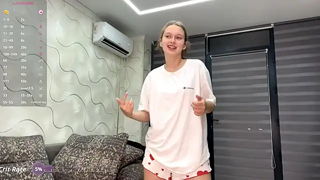 Snapshot of CharlynDini chatting on 10.21.25 CharlynDini online show from 10.21.25
