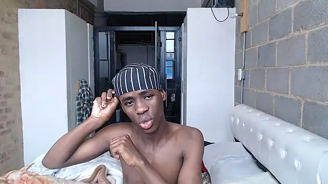 Snapshot of Vince_Favent chatting on 09.28.25 Vince Favent online show from 09.28.25