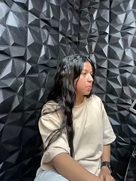 Snapshot of lil_charme chatting on 09.29.25 lil charme online show from 09.29.25