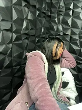 Snapshot of lil_charme chatting on 10.07.25 lil charme online show from 10.07.25