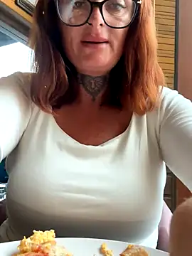 Snapshot of IrishmilfAnna chatting on 10.10.25 IrishmilfAnna online show from 10.10.25