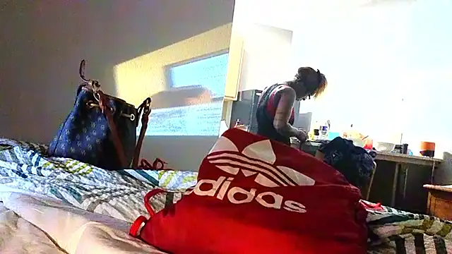 Snapshot of CinnaCakesss chatting on 10.30.25 CinnaCakesss online show from 10.30.25