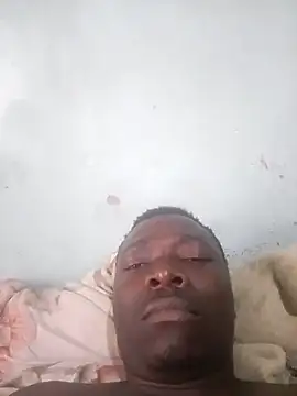 Snapshot of Mrhugeblack chatting on 10.01.25 Mrhugeblack online show from 10.01.25