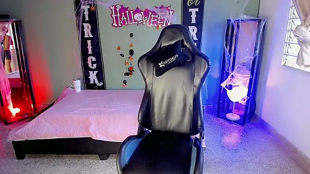 dilan hott  online show from 10.30.25