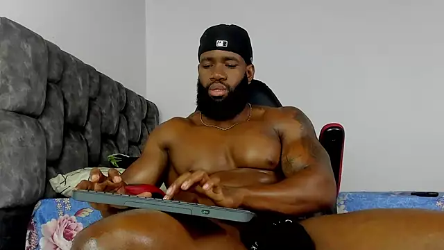Snapshot of james_musclebbc chatting on 09.20.25 james musclebbc online show from 09.20.25