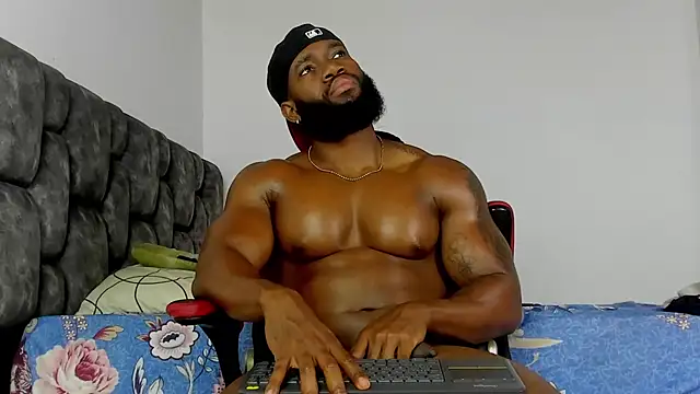 Snapshot of james_musclebbc chatting on 09.20.25 james musclebbc online show from 09.20.25