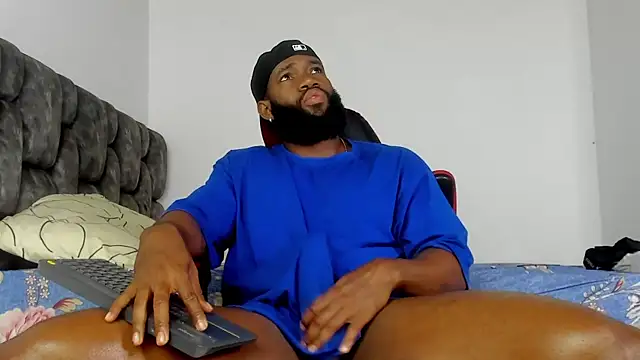Snapshot of james_musclebbc chatting on 09.26.25 james musclebbc online show from 09.26.25