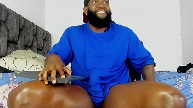Snapshot of james_musclebbc chatting on 09.27.25 james musclebbc online show from 09.27.25