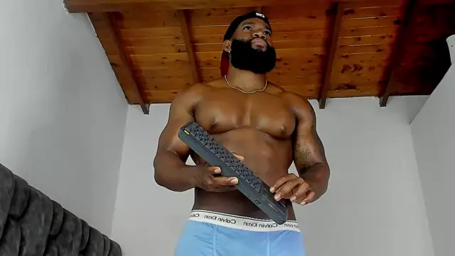 Snapshot of james_musclebbc chatting on 10.04.25 james musclebbc online show from 10.04.25