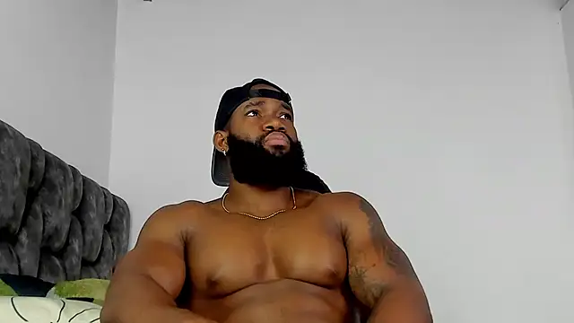 Snapshot of james_musclebbc chatting on 10.08.25 james musclebbc online show from 10.08.25